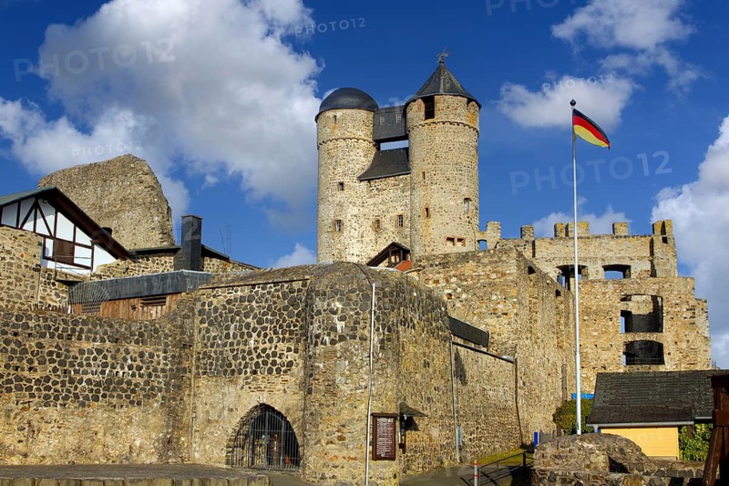 Montage, photomontage, (M), Germany, Hesse, Greifenstein, Glockenwelt, Greifenstein Castle, tower towers, architecture, historical, historical building, castle complex, fortress, Federal Republic of Germany