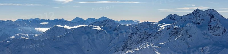 Mountain panorama in winter, view over Schnalstal valley to Saldurspitze, Lagaunspitze and Oberettespitze, on the right in front Schwemser Spitze, behind Engadine Alps with Piz Kesch, Grawandjoch, Schnals, South Tyrol