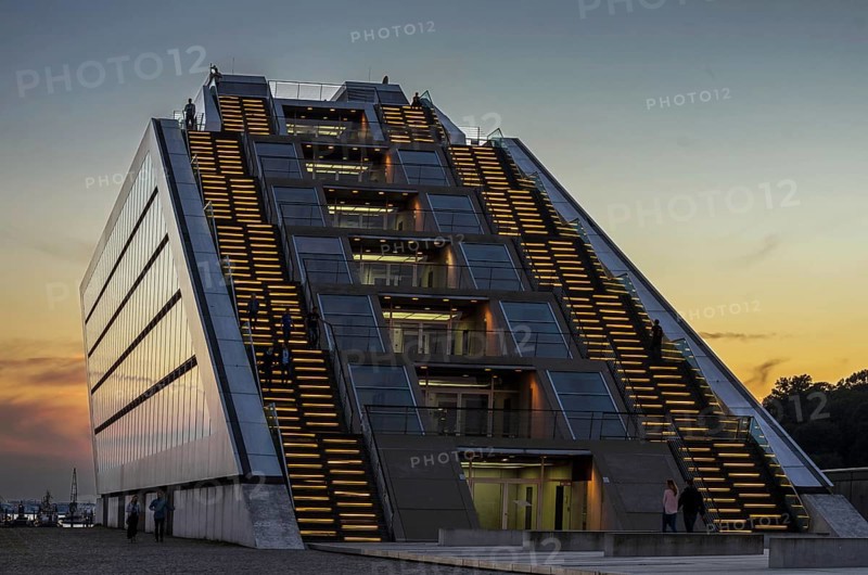 Sunset in the harbour - dockland house
