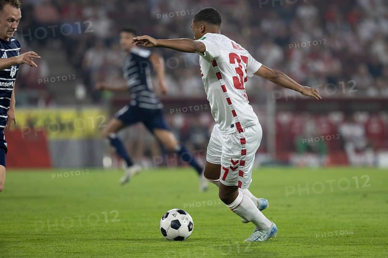 Linton Maina (1.FC Köln, Midfield, #37), 2nd Bundesliga, 1. FC Köln, Hamburger SV on 02/08/2024 at the RheinEnergieStadion in Cologne Germany . (DFL/DFB REGULATIONS PROHIBIT ANY USE OF PHOTOGRAPHS AS IMAGE SEQUENCES AND/OR QUASI-VIDEO)