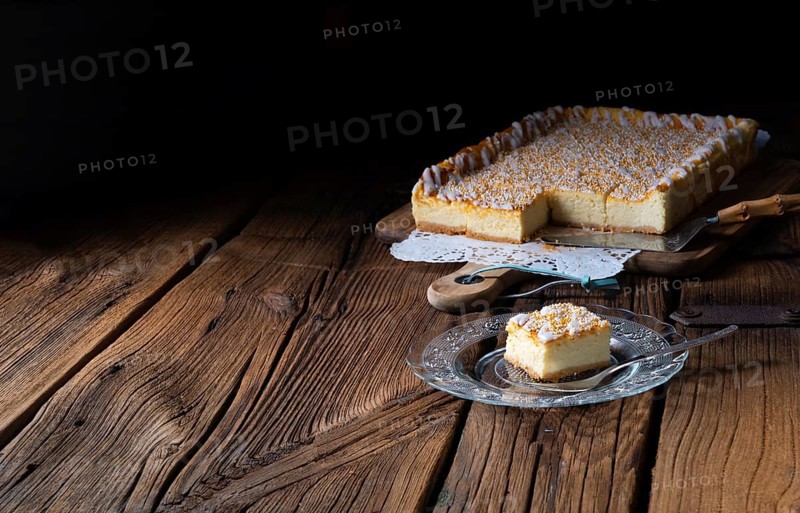 Succulent tin cheesecake with crumbs