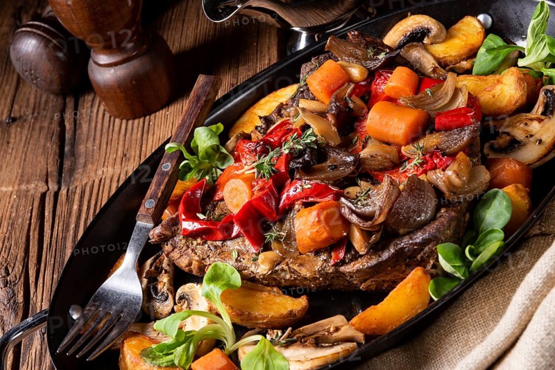 Tender beef with various vegetables