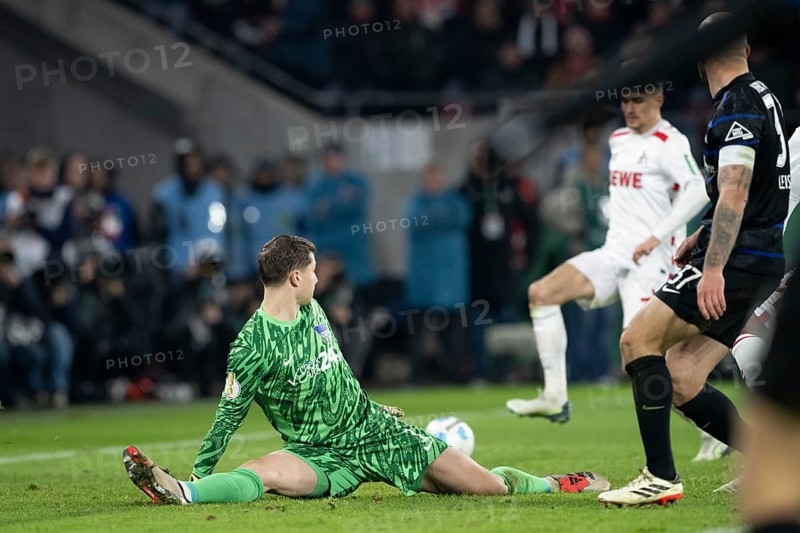 BEAUTIFUL SPORTS/ (DFL/DFB REGULATIONS PROHIBIT ANY USE OF PHOTOGRAPHS AS IMAGE SEQUENCES AND/OR QUASI-VIDEO) Cologne, RheinEnergieStadion, North Rhine-Westphalia, Tjark Ernst (Hertha BSC, goalkeeper, #1), DFB-Pokal 1.FC Köln, Hertha BSC on 04.12.2024 at RheinEnergieStadion in Cologne Germany