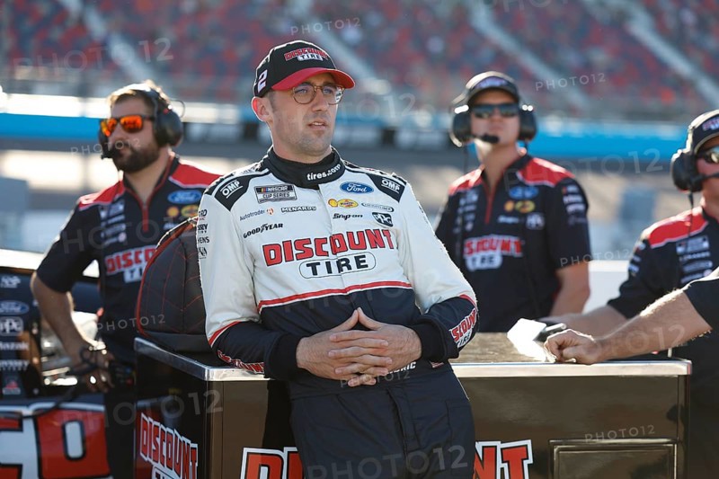 AUSTIN CINDRIC (2) of Mooresville, NC gets ready to qualify for the NASCAR Cup Series Championship Race at Phoenix Raceway in Avondale, AZ, Avondale, United States of America