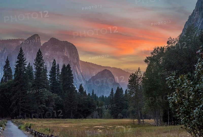 Sunset in the Yosemite Valley, Yosemite National Park, USA