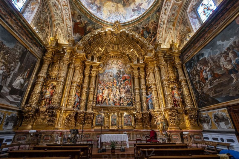 Chapel of the Saints Martyrs, Emeterio and Celedonio, rococo altarpiece of the decoupling of the saints made by Manuel Romero, side canvases and frescoes by José Vexe, cathedral of Santa María de Calahorra, Calahorra, La Rioja, Spain