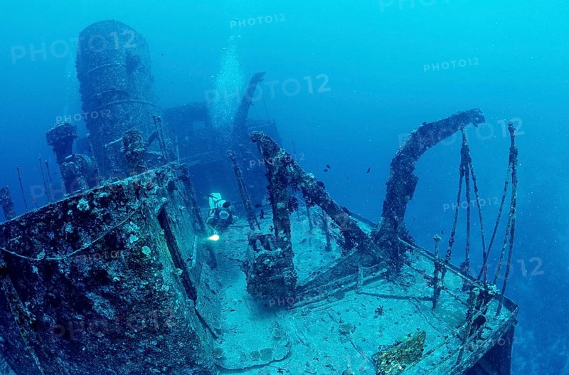 Maldive Victory and divers, Indian Ocean, North Male Atoll, Hulule, Maldives