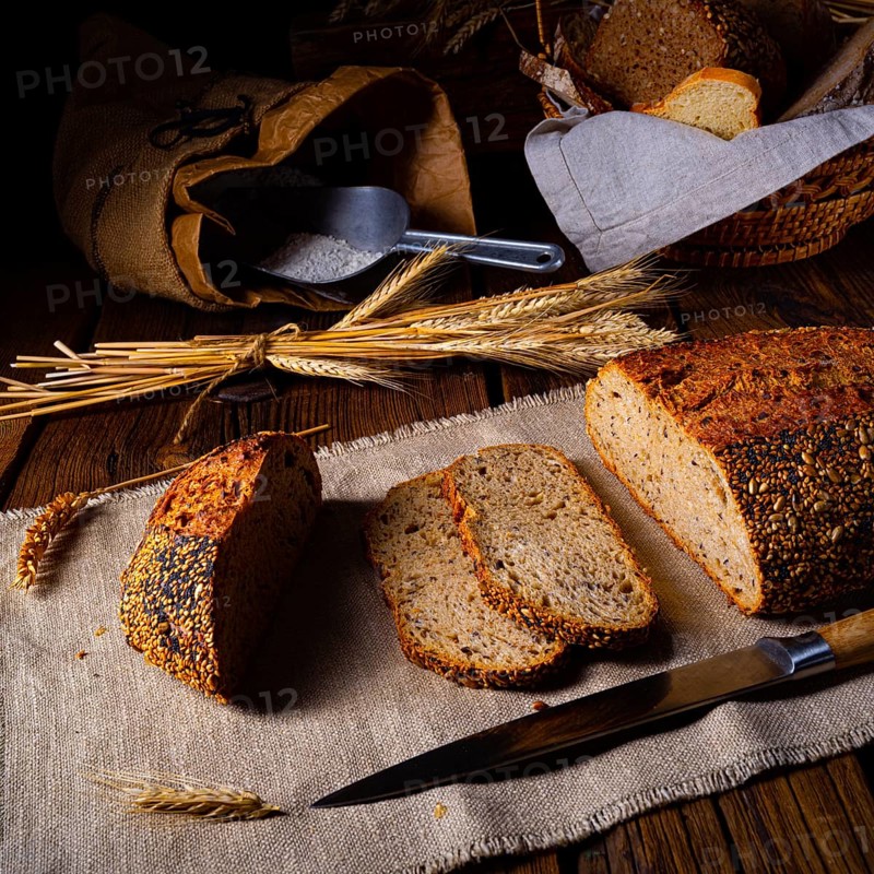 Linseed bread with a poppy seed and sesame mixture