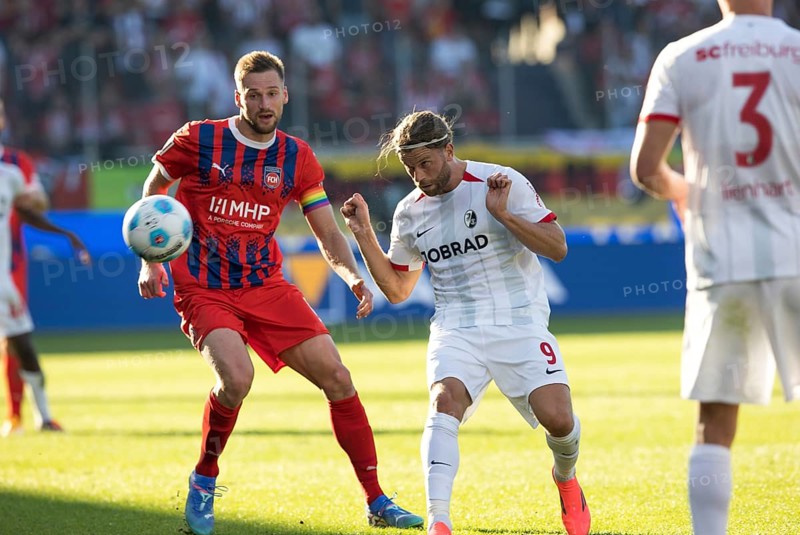 Football match, Lucas HÖLER SC Freiburg right, heads the ball and keeps an eye on it together with captain Patrick MAINKA 1.FC Heidenheim, Voith-Arena football stadium, Heidenheim