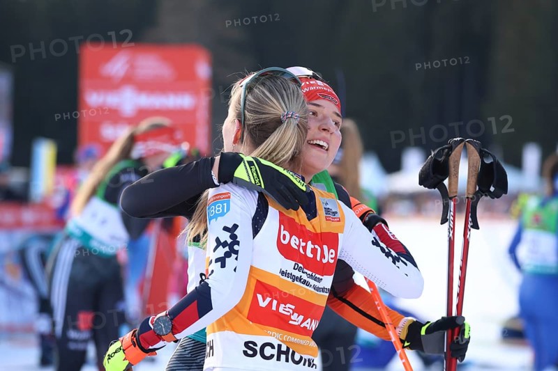 At the finish Nathalie Armbruster (SZ Kniebis) fairly congratulates the day's winner and World Cup leader Ida Marie Hagen Norway after the FIS Nordic Combined World Cup Schonach 2025, Schonach, Germany / Germany