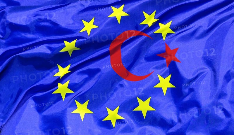 The Turkish flag inserted into the European flag, symbolising possible EU accession