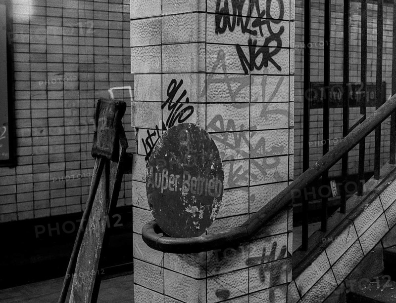 GDR, Berlin, 17 June 1990, S-Bahn station Nordbahnhof, (formerly Stettiner Bahnhof), 28 years ghost station, out of service