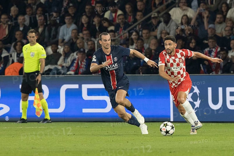 Football match, Miguel GUTIERREZ Girona FC right on the ball in a duel with Fabian RUIZ Paris St. Germain, Parc des Princes football stadium, Paris