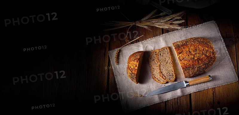 Linseed bread with a poppy seed and sesame mixture