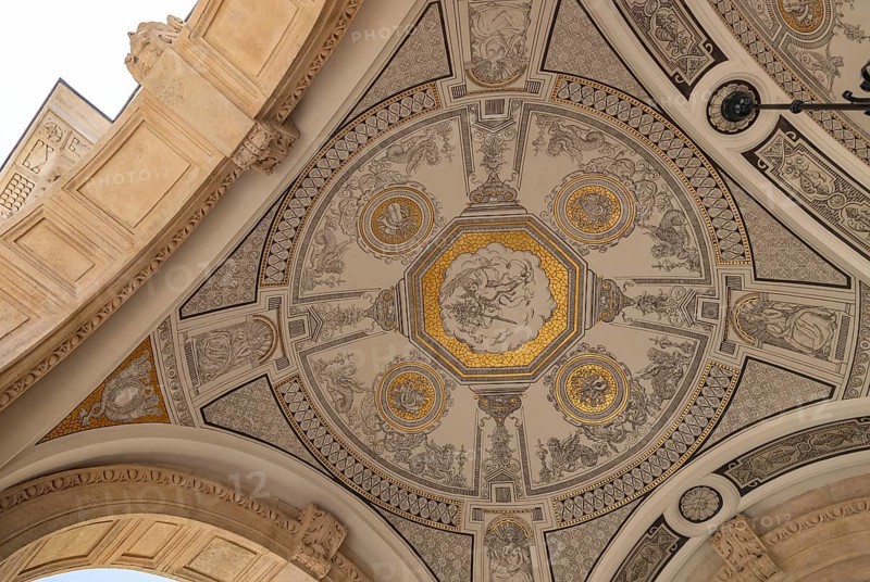 A picture of the ceiling at the entrance of the Hungarian State Opera
