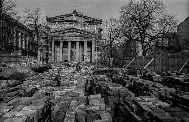 Germany, Berlin, 09.03.1992, Ruin of the Elisabeth Church (Schinkel building), construction work - the church is being rebuilt, with a work of art