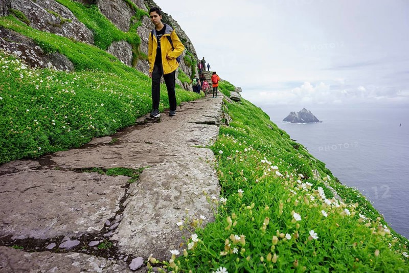 Visitors on the steep path up to the monastery, Skellig Michael island, Mainistir Fhionáin (St. Fionan?s Monastery), county Kerry, Ireland, United Kingdom