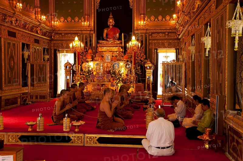 Wat Ratchabophit (Rajabophit) was constructed during the reign of King Chulalongkorn (Rama V, 1868 - 1910). The temple blends Eastern and Western architectural styles and is noted for its circular cloister enclosing the large Sri Lankan-style chedi and connecting the ubosot (bot) to the north with the viharn to the south