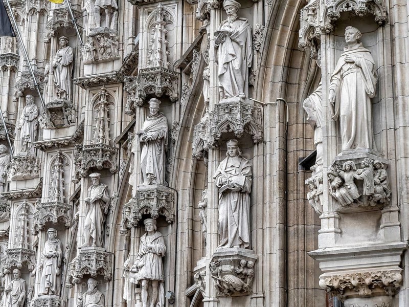 Detail Artistic building Leuven Town Hall (Historisch Stadhuis van Leuven) from 1469 in late Gothic style on the Grote Markt, Leuven, Flanders, Flemish Brabant, Belgium