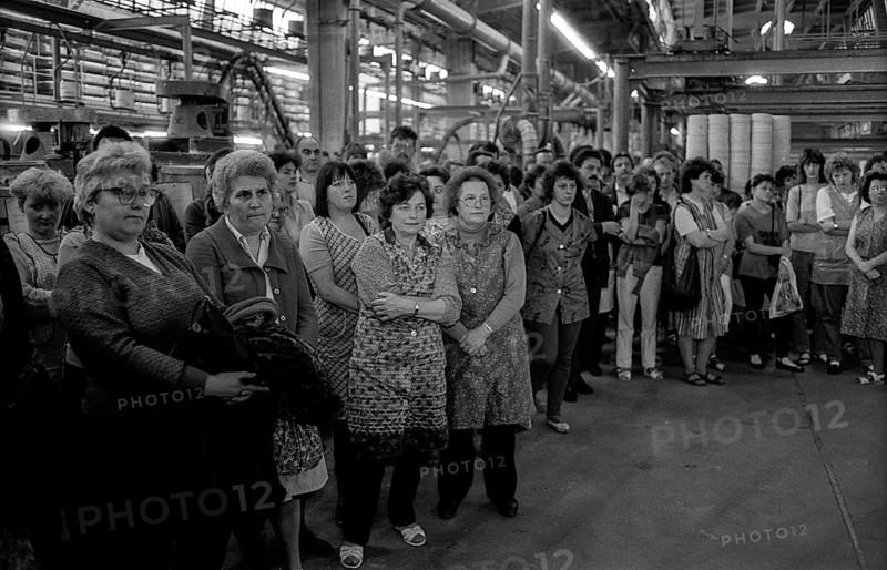 Germany, Kahla, 20.12.1991, Kahla porcelain factory, workforce (female workers) at the works meeting