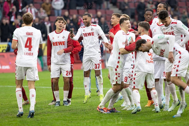 Andreas Dick (DFL/DFB REGULATIONS PROHIBIT ANY USE OF PHOTOGRAPHS AS IMAGE SEQUENCES AND/OR QUASI-VIDEO), RheinEnergieStadion, Cologne, North Rhine-Westphalia, lap of honour after 3-point victory, 2nd Bundesliga, 1.FC Köln, SpVgg Greuther Fürth on 09.11.2024 at the RheinEnergieStadion in Cologne Germany