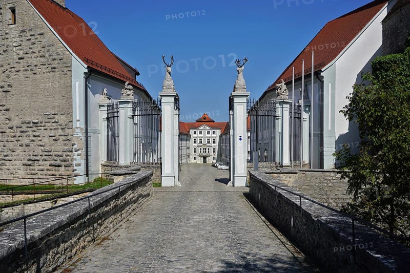 Schloss und Tagungshaus Hirschberg bei Beilngries im Altmühltal, Oberbayern, Hirschberg Castle and Conference Centre near Beilngries in the Altmühl Valley, Upper Bavaria