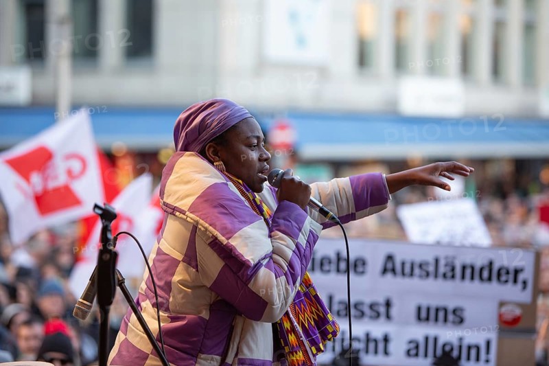 Alliance against right-wing extremism mobilised under the motto Never again is NOW! Nuremberg Kornmarkt 8 Feb 25 Singer Ki'luanda provides musical accompaniment