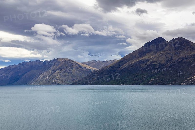 An image of the lake Wakatipu in south New Zealand