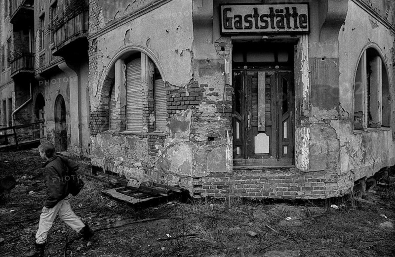 Germany, Berlin, 12.02.1992, closed restaurant in Köpenick, child