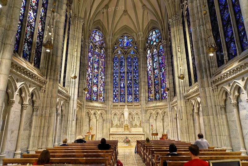 Saint Patrick's Old Cathedral or Old St. Patrick's, Lower Manhattan, Gothic nave with high windows, colourful glass decorations and prayer benches, Manhattan, New York City, New York, USA, North America