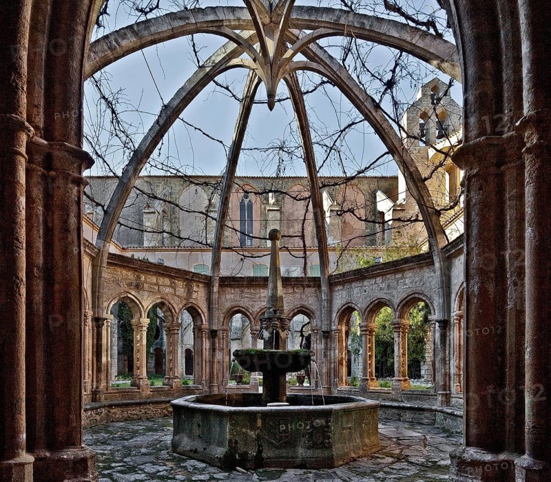 Valmagne near Montpellier, abbey, cloister, well house with reconstructed vault ribs, behind it abbey church, St., St., Saint