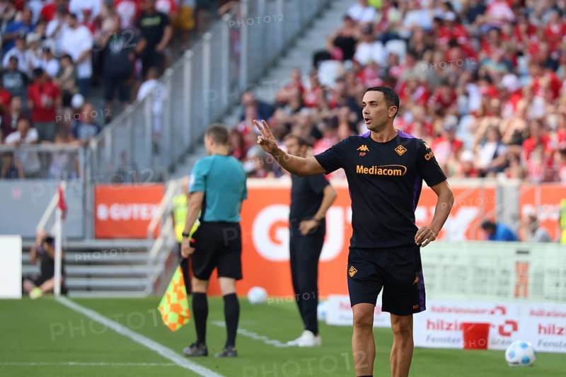 Head coach Raffaele Palladino (AC Florence) at the football test match: SC Freiburg, AC Florence REGULATIONS PROHIBIT ANY USE OF PHOTOGRAPHS AS IMAGE SEQUENCES AND/OR QUASI-VIDEOn Photo: Joachim Hahne/johapress