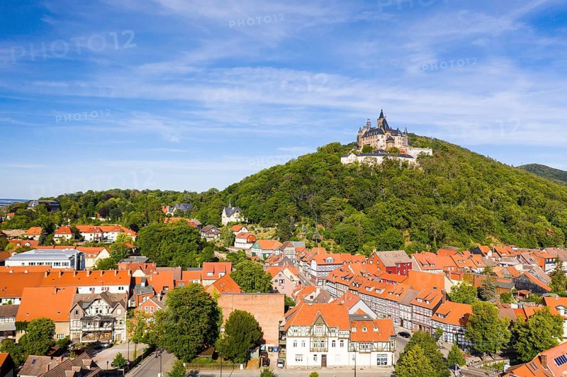 Aerial view of the district Nöschenrode with castle, in the foreground half-timbered houses Schöne Ecke, Wernigerode, Harz, Saxony-Anhalt, Germany
