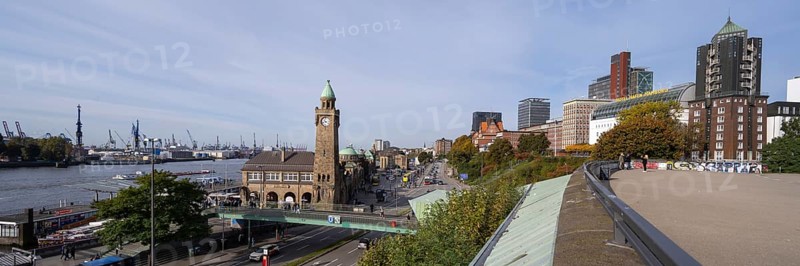 Clock tower, Landungsbrücken and harbour, viewing platform, St. Pauli, Hamburg, Germany
