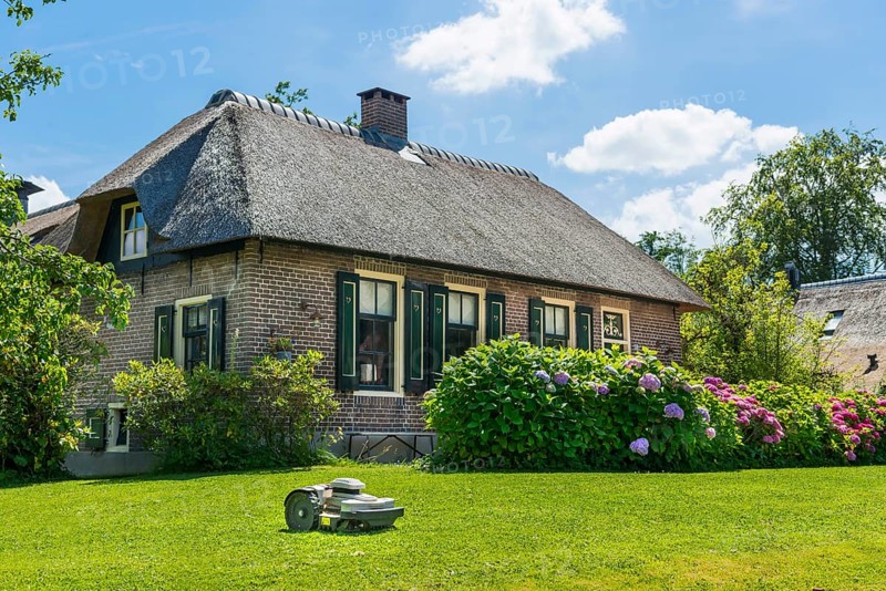 Thatched roof house, house, farmhouse, village, village, mowing robot, lawn, flowers, well-kept, blue sky, architecture, tourism, travel, attraction, Giethhoorn, Netherlands