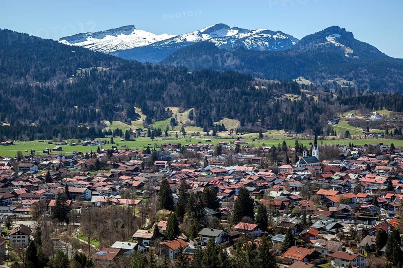 View from Cafe Breitenberg to Oberstdorf, behind mountains of the Allgäu Alps with Hoher Ifen, Oberallgäu, Allgäu, Bavaria, Germany