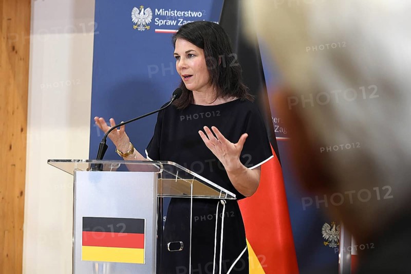 Foreign Minister Annalena Bärbock at a joint press conference with her Polish counterpart, Foreign Minister Radoslaw Sikorski, at the Collegium Polonicum in Slubice. The two met for talks in the border region of the twin cities of Frankfurt/Oder and Slubice, first on the Polish side and then on foot across the Oder Bridge, before answering questions from students at Viadrina University