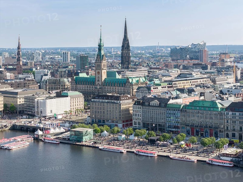 Aerial view of the Inner Alster Lake with Jungfernstieg, Hamburg, Germany
