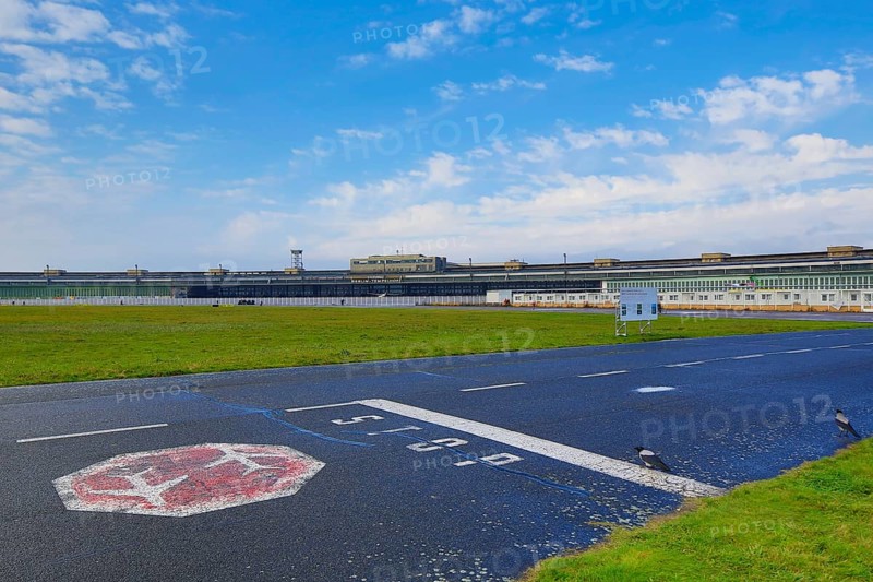 Apron Neoclassical former Berlin Tempelhof Airport, opened in 1941 under the National Socialists, at the time the largest building in the world, Berlin, Germany
