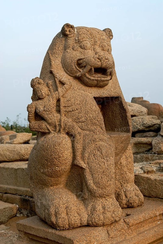 Lion sculpture in Shore temple in Mahabalipuram Mamallapuram near Chennai, Tamil Nadu, South India, India, Asia. UNESCO World Heritage Site