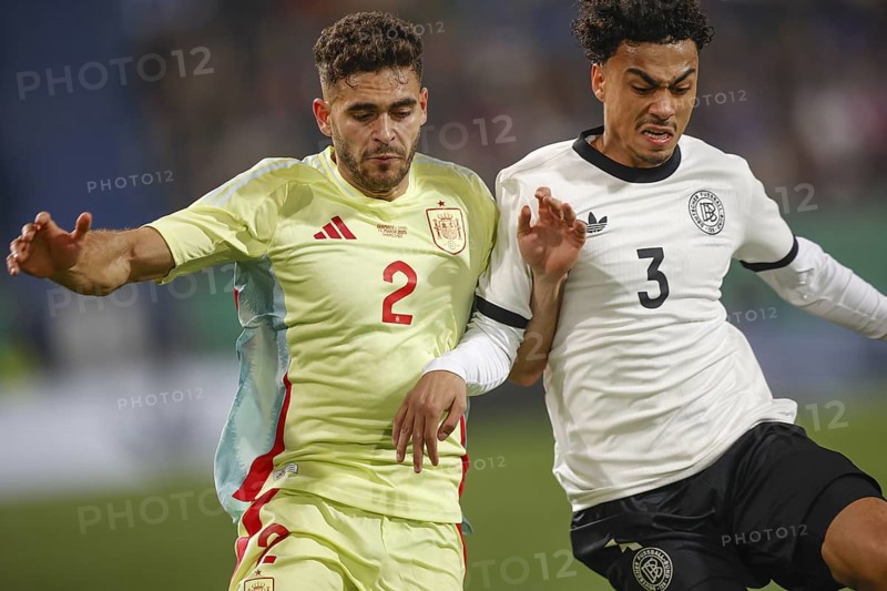 Football, U21, Friendly match, 2024/2025, Germany U21 vs. Spain U21, 25.03.2025, Merck-Stadion am Böllenfalltor, Darmstadt, Germany, Nathaniel BROWN (Germany U21, 03) in duel with Andres GARCIA (Spain U21, 02)