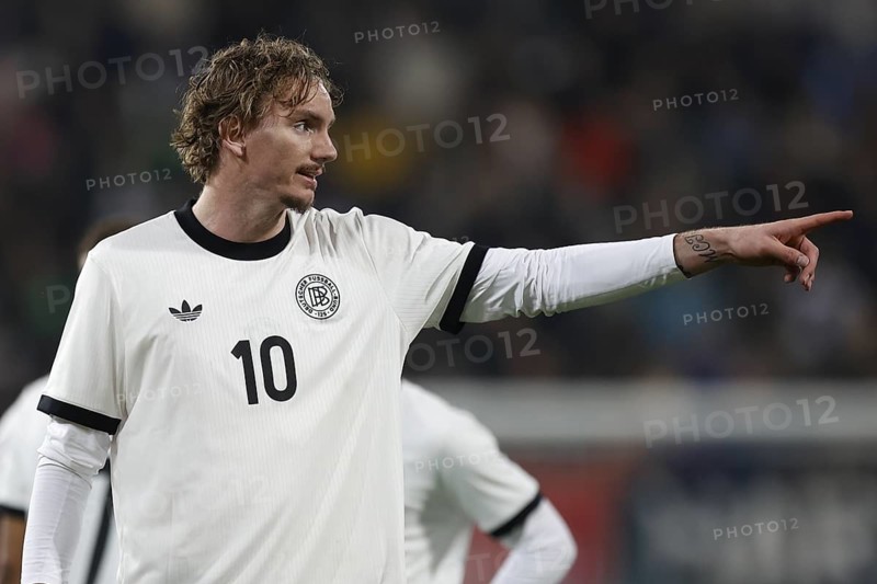 Football, U21, Friendly match, 2024/2025, Germany U21 vs. Spain U21, 25.03.2025, Merck-Stadion am Böllenfalltor, Darmstadt, Germany, Nick WOLTEMADE (Germany U21, 10) gives instructions