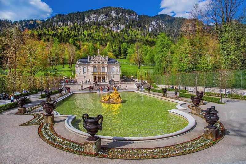 Water parterre with flora fountain and the portal of Linderhof Castle in spring, municipality of Ettal, Ammergau Alps, Ammertal, Upper Bavaria, Bavaria, Germany