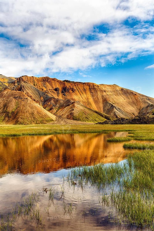 Volcanic landscape, colourful rhyolite mountains, water, Landmannalaugar, remote hiking area in Fjallabak nature reserve, Laugavegur hiking trail, Suðurland, Sudurland, Icelandic highlands, Iceland