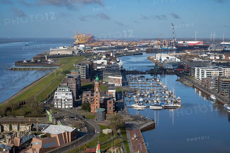 Havenwelten, Neuer Hafen, Kaiserhafen, Containerhafen, Weser, view from the observation deck of the Sail-City skyscraper, Bremerhaven, Bremen, Germany