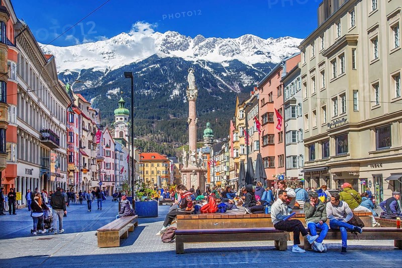 Pedestrian zone Maria-Theresien-Strasse with the Annasäule in front of the Nordkette of the Karwendel Mountains, Innsbruck, Inntal, Tyrolean Alps, Tyrol, Austria