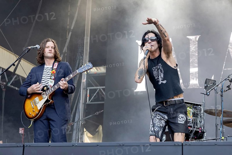 Remington Leith, singer, frontman, right, Palace Royale, rock band, USA, live open air at the Citadel Music Festival, 21 June 2025, Spandau Citadel, Berlin, Germany < english> Remington Leith, singer, frontman, Palace Royale, rock band, USA, live open air at the Citadel Music Festival, June 21, 2025, Spandau Citadel, Berlin, Germany