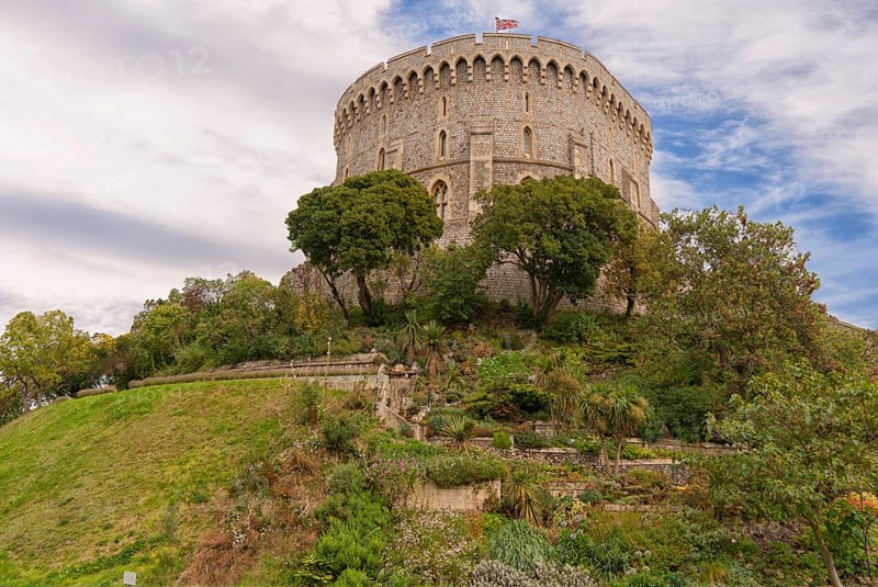 Windsor Castle is located in the English town of Windsor in the south of England in the county of Berkshire. It is the largest continuously inhabited castle in the world. The origins of Windsor Castle date back to the time of William the Conqueror. The castle and the entire Windsor estate are owned by the British Crown. England, GB