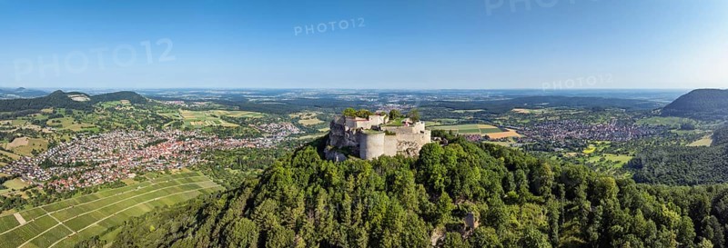 Luftbild, Panorama von der hochmittelalterlichen Burgruine, Höhenburg Hohenneuffen am Albtrauf, Neuffen, Landkreis Esslingen, Schwäbische Alb, Baden-Württemberg, Deutschland