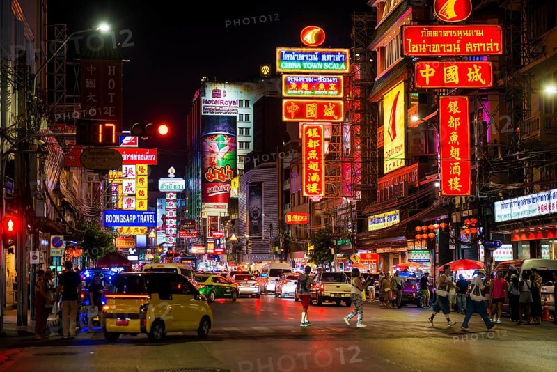 Shopping street with neon signs and street restaurants, nightlife, Yaowarat Road, Chinatown, Bangkok, Thailand